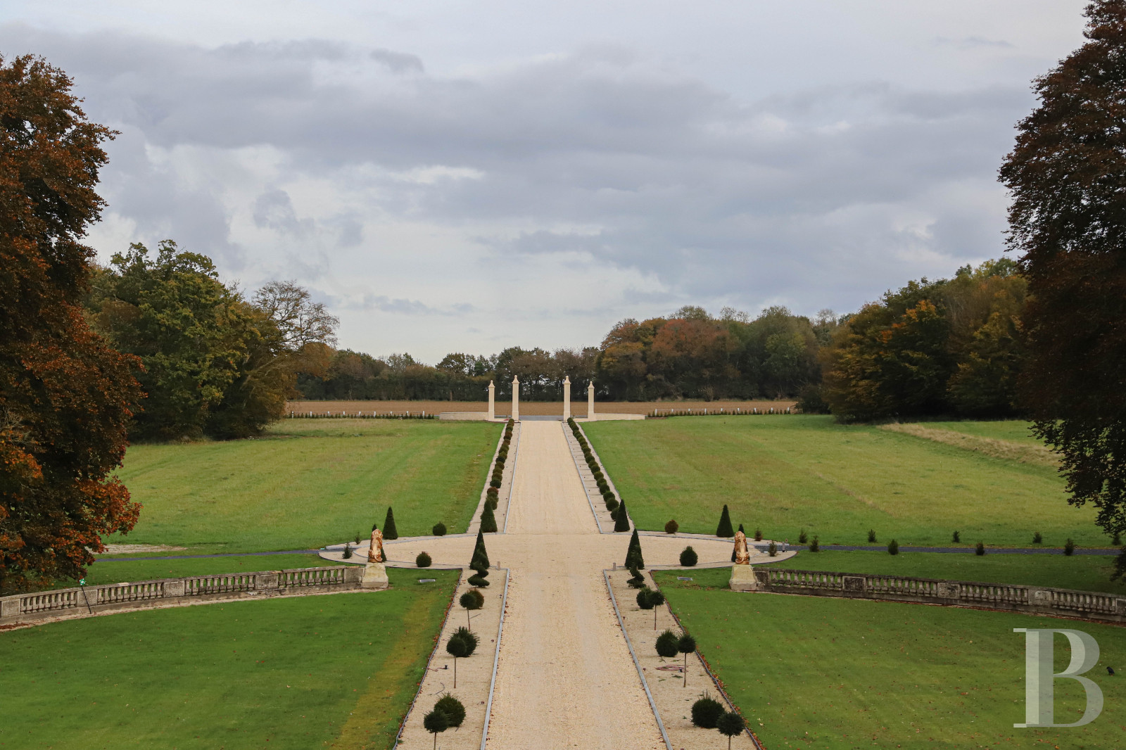 A 17th century chateau dedicated to the splendour of the modern day in Calvados, Normandy - photo  n°3